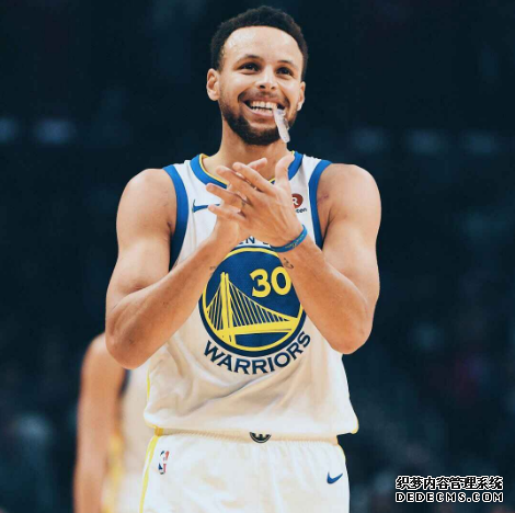 Curry returned from injury and showed off his power again. Curry scored 40+ points in three quarters and ranked first in the league Curry returned from injury and showed off his power again. Curry scored 40+ points in three quarters and ranked first in the league