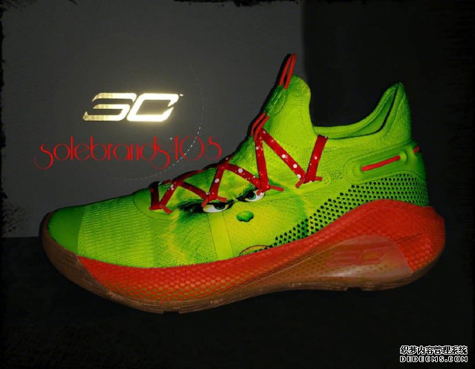 Curry 6 and the Grinch stole the Christmas custom color scheme and it was exposed. What good-looking colors were worn by the stars in the Christmas game Curry 6 and the Grinch stole the Christmas custom color scheme and were exposed. What good-looking colors were worn by the stars in the Christmas game
