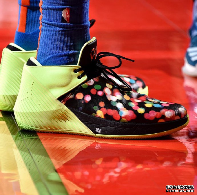 Curry 6 Grinch steals Christmas custom colors exposed, what good-looking colors are worn by the stars in the Christmas game Curry 6 Grinch steals Christmas custom colors exposed, what good-looking colors are worn by the stars in the Christmas game