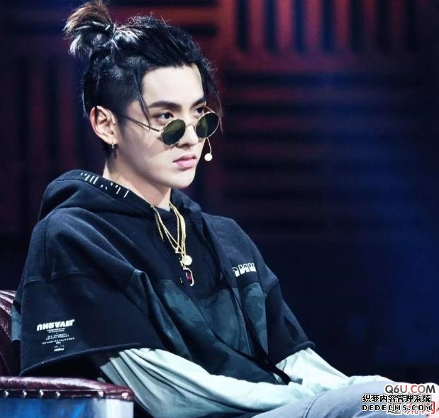 Is Wu Yifan ugly when he wears AJs with all the villains? How has Wu Yifan's dressing skills improved? Is Wu Yifan ugly when he wears AJs with all the villains? How has Wu Yifan’s dressing skills improved? </p><p>From this time on, Wu Yifan began to choose to wear Sacai, Greg Lauren, Unravel Poject, etc. </p><p>Actually, this doesn’t mean anything. These are not much more advanced than Supreme and Palace. But what’s interesting is that even if he doesn’t deliberately avoid popular styles, we don’t think Kris Wu’s clothes are very common or ordinary. </p><p><img src=