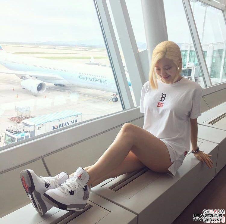 DJ Soda Huang Suxi wears AJ. What kind of shoes does DJ Soda wear? DJ What kind of AJs does Soda Huang Suxi wear? Inventory of shoes worn by DJ Soda