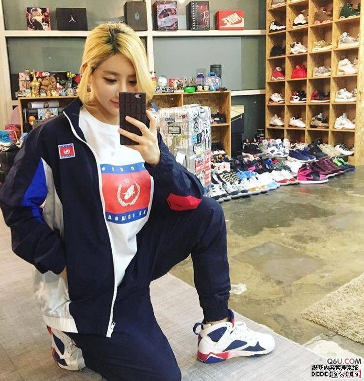 DJ What kind of shoes does Soda Huang Suxi wear on his feet? What kind of shoes does DJ Soda wear on his feet Which kind of shoes does DJ Soda wear on his feet? What kind of AJ does DJ Soda wear?